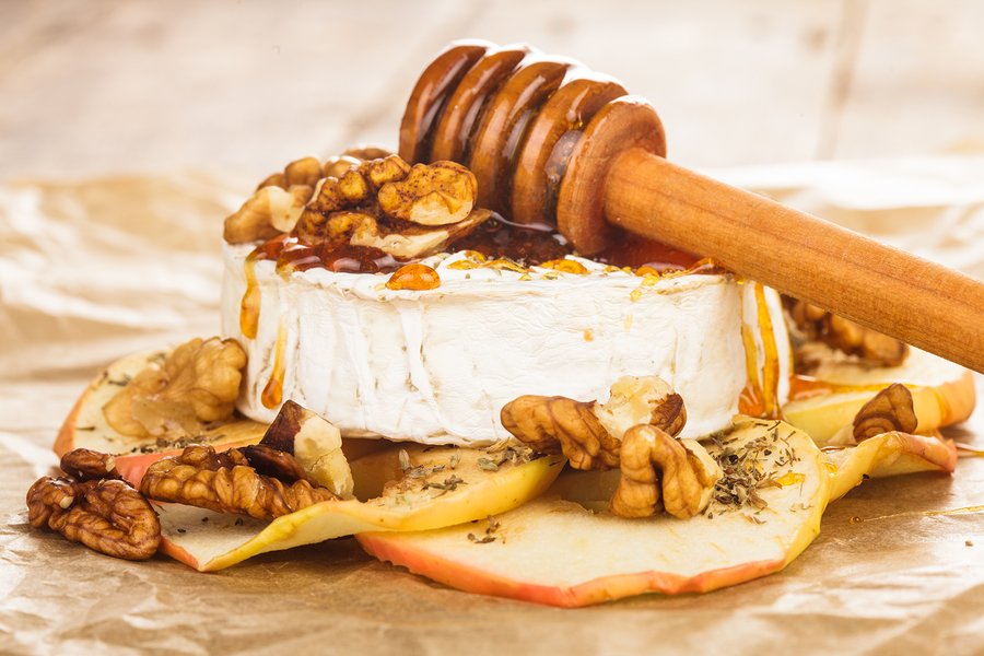 RECIPE: Brie Dip With Honey And Walnuts